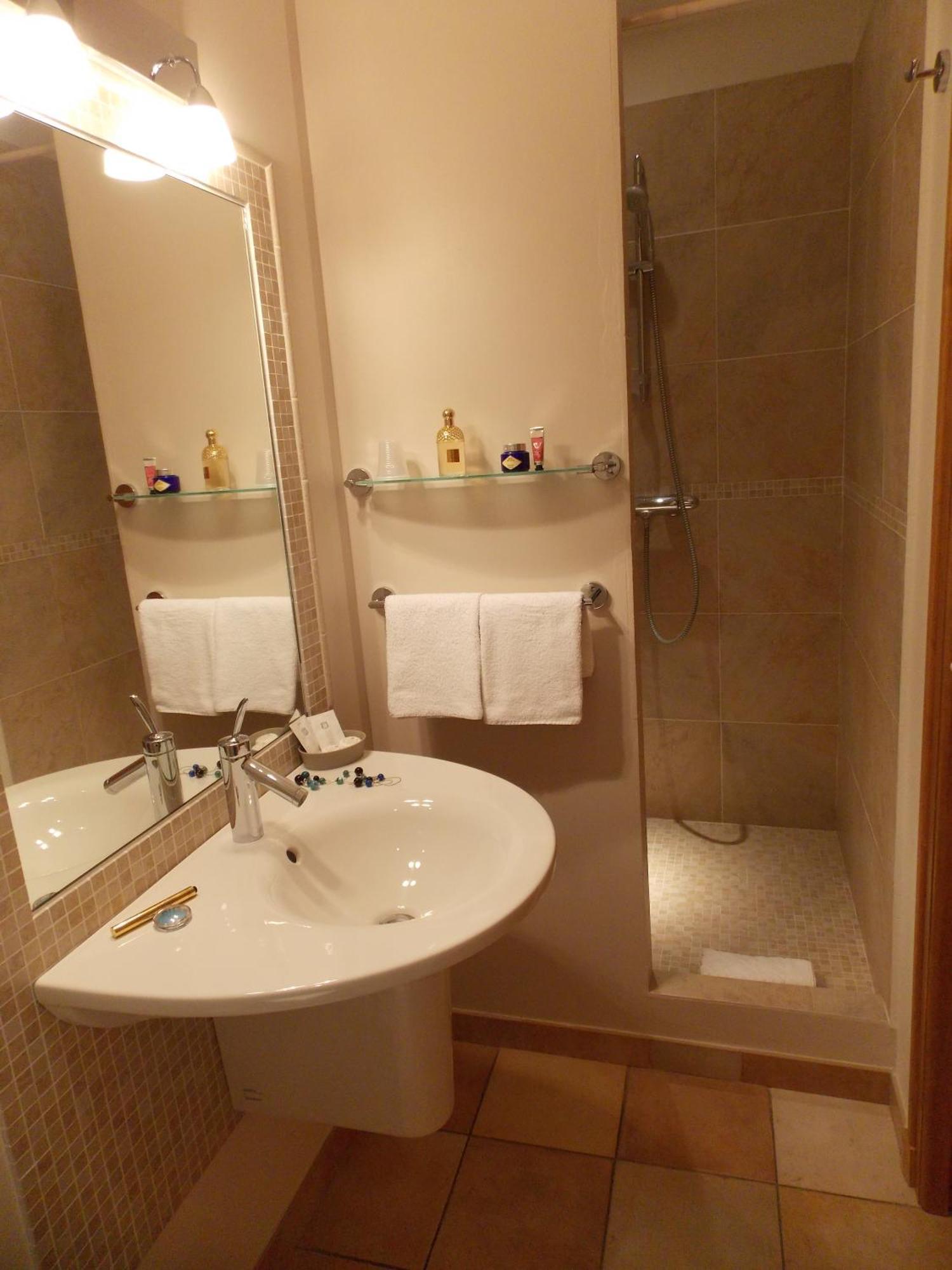 Au Relais Provencal Hotel บันโญลส์-ล็อง-โฟเรต์ ห้อง รูปภาพ